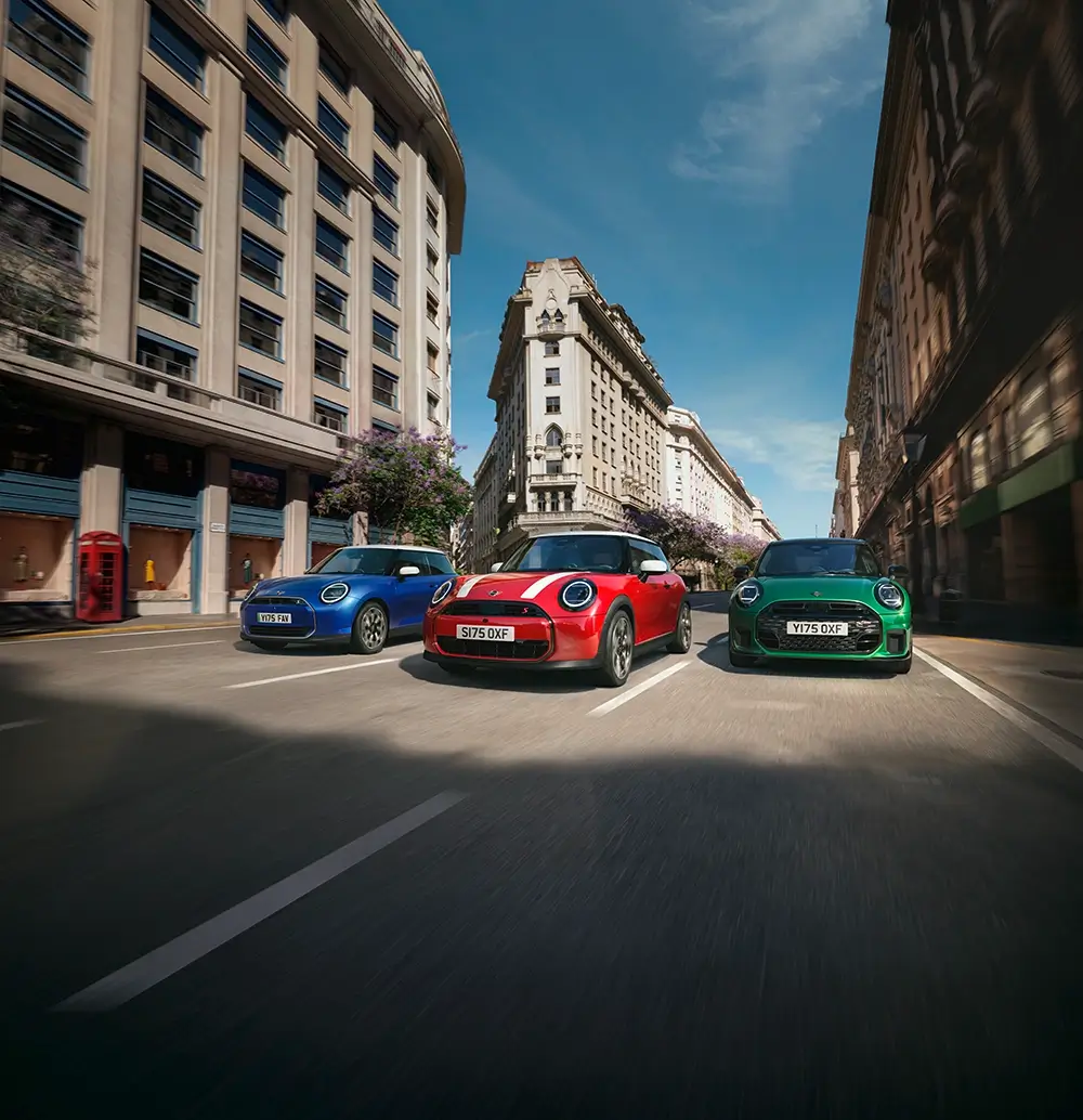 新世代MINIのファミリーラインアップを展示＆試乗